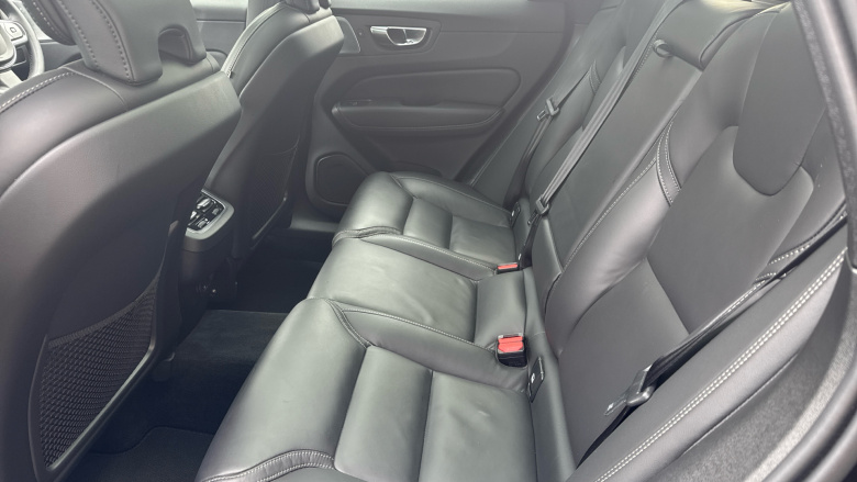 Volvo XC60 2.0 B5P Ultra Black Edition 5dr AWD Geartronic Petrol Estate